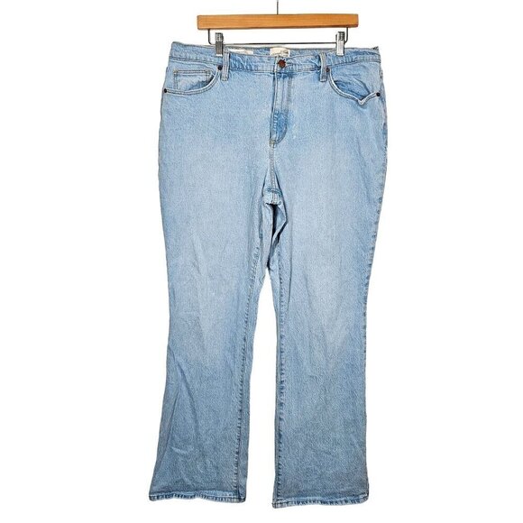 Universal Thread Vintage Bootcut Denim Jeans Hi-Rise Light Blue Plus Size 16x33R - Picture 1 of 14